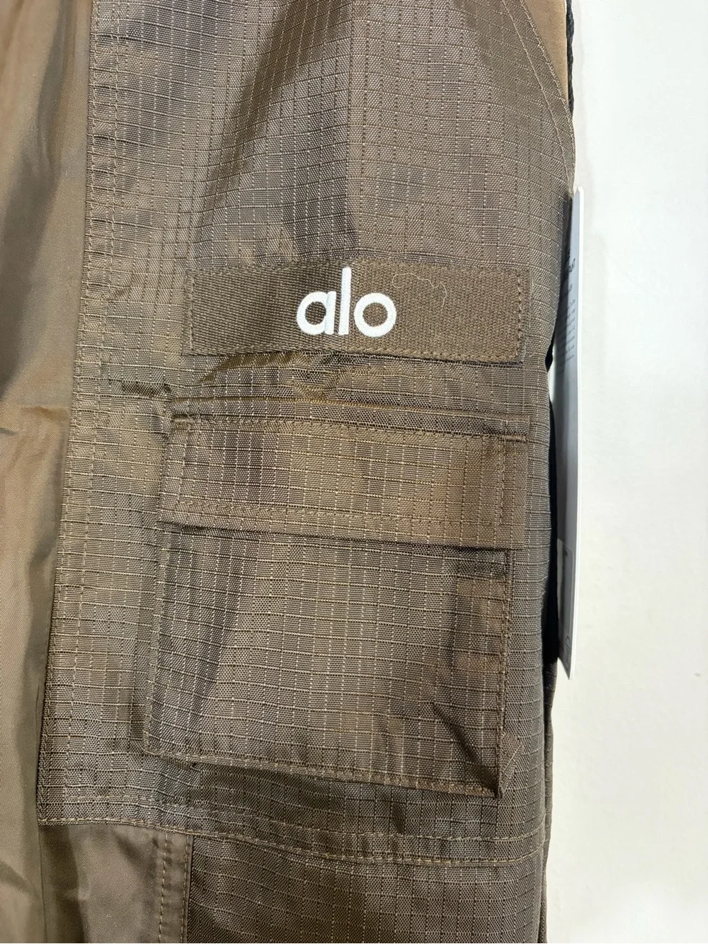 ALO Yoga Blaze Cargo Track Pants Ankle Snaps M Medium NWT Espresso Brown
